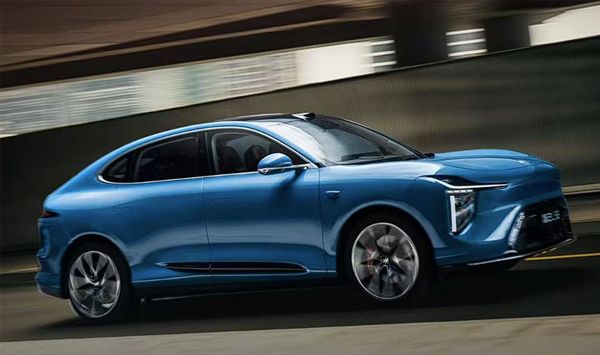 用遥控追求极致速度；蔡浩宇AI游戏上架2719元｜极客早知道Sam Altman：AI存在泡沫；宇树机器人夺金王兴兴：(图5)